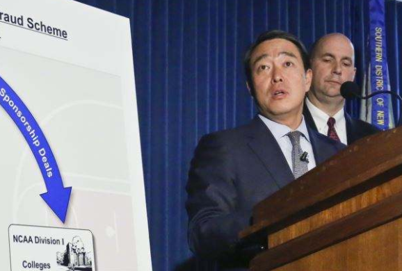 80岁李双江头发乌黑中气十足，网友：儿子快出来了吧？